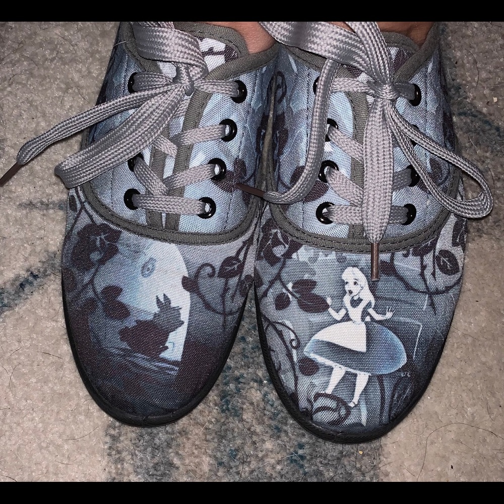 Hot Topic Alice in Wonderland Tennis shoes